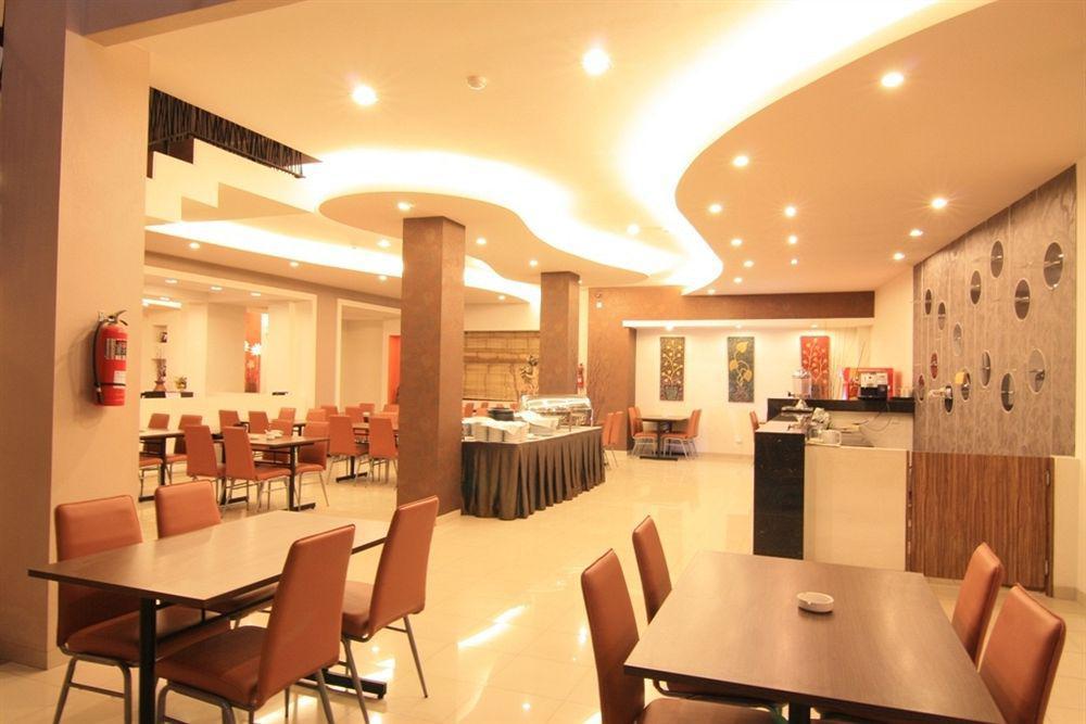 Jentra Dagen Hotel Malioboro Jogjakarta Buitenkant foto