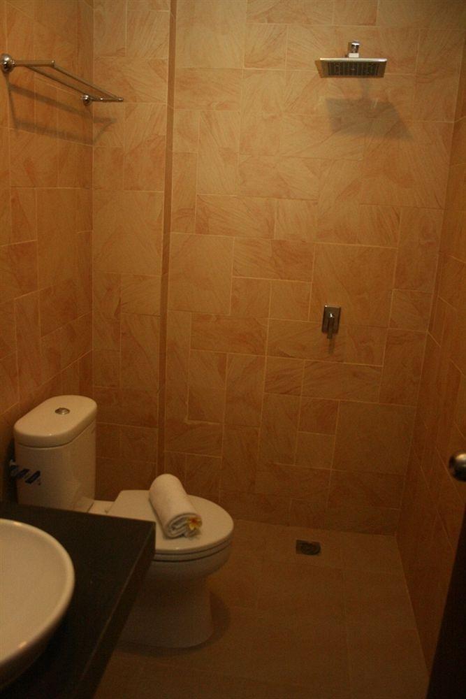 Jentra Dagen Hotel Malioboro Jogjakarta Buitenkant foto