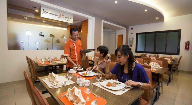Jentra Dagen Hotel Malioboro Jogjakarta Buitenkant foto