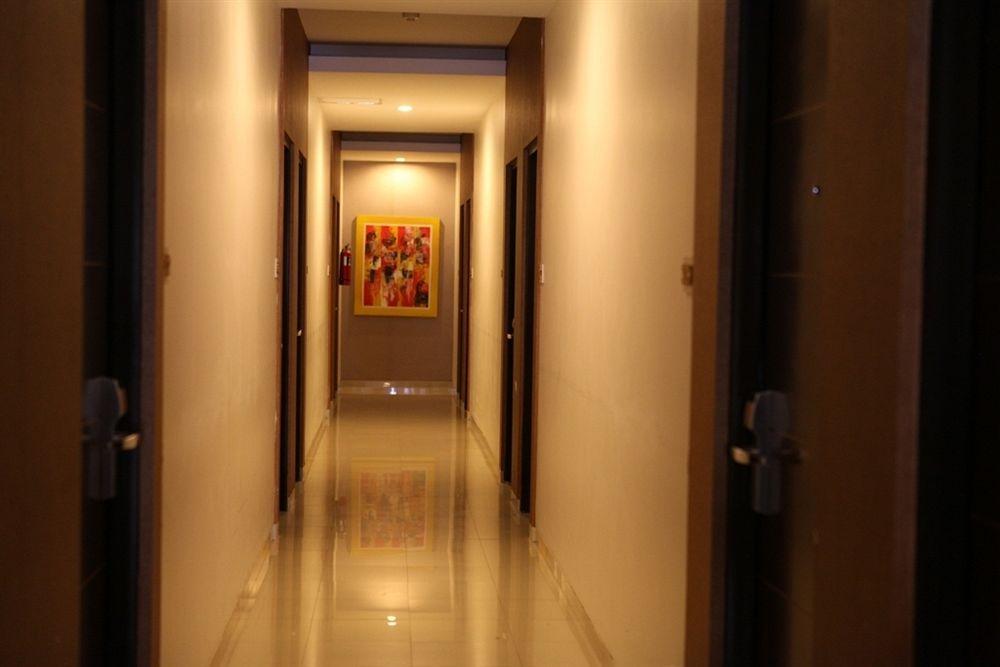 Jentra Dagen Hotel Malioboro Jogjakarta Buitenkant foto