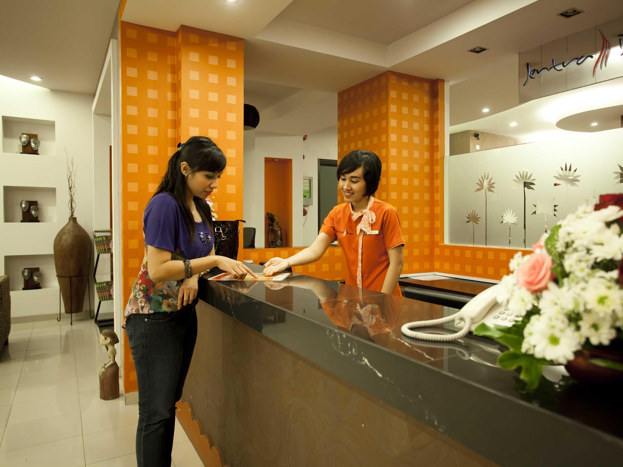 Jentra Dagen Hotel Malioboro Jogjakarta Buitenkant foto