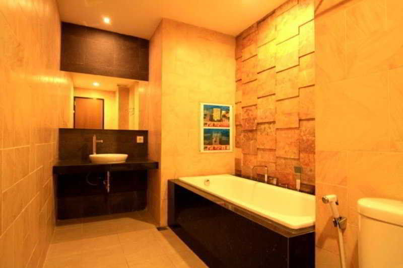 Jentra Dagen Hotel Malioboro Jogjakarta Buitenkant foto