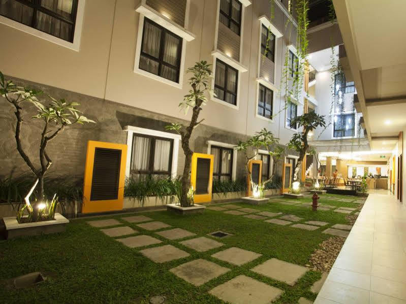 Jentra Dagen Hotel Malioboro Jogjakarta Buitenkant foto